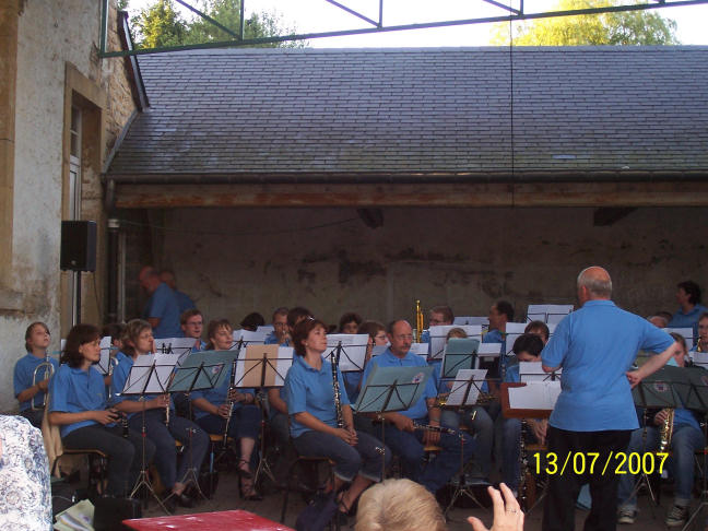 BUZENOL, Concert