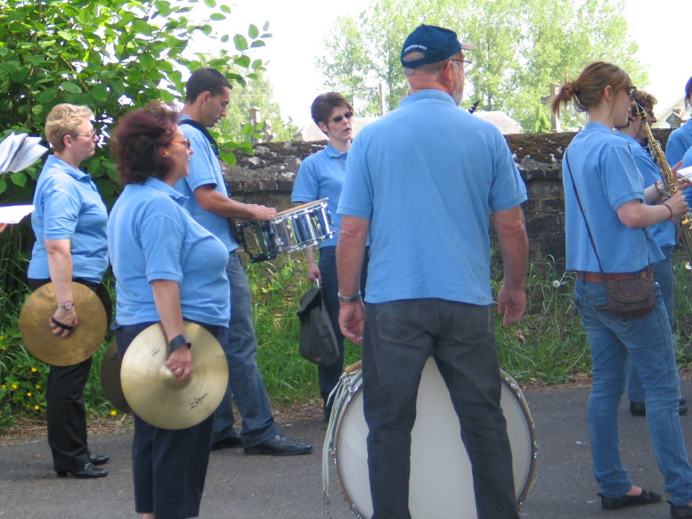 BUZENOL, Concert