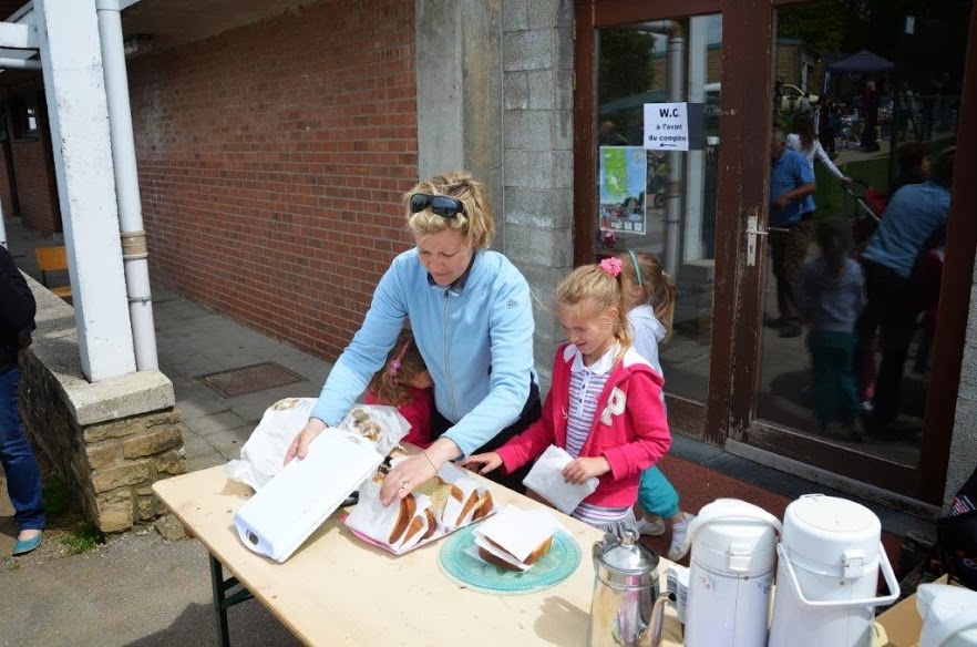  ETALLE, Brocante, Barbecue géant, animation musicale